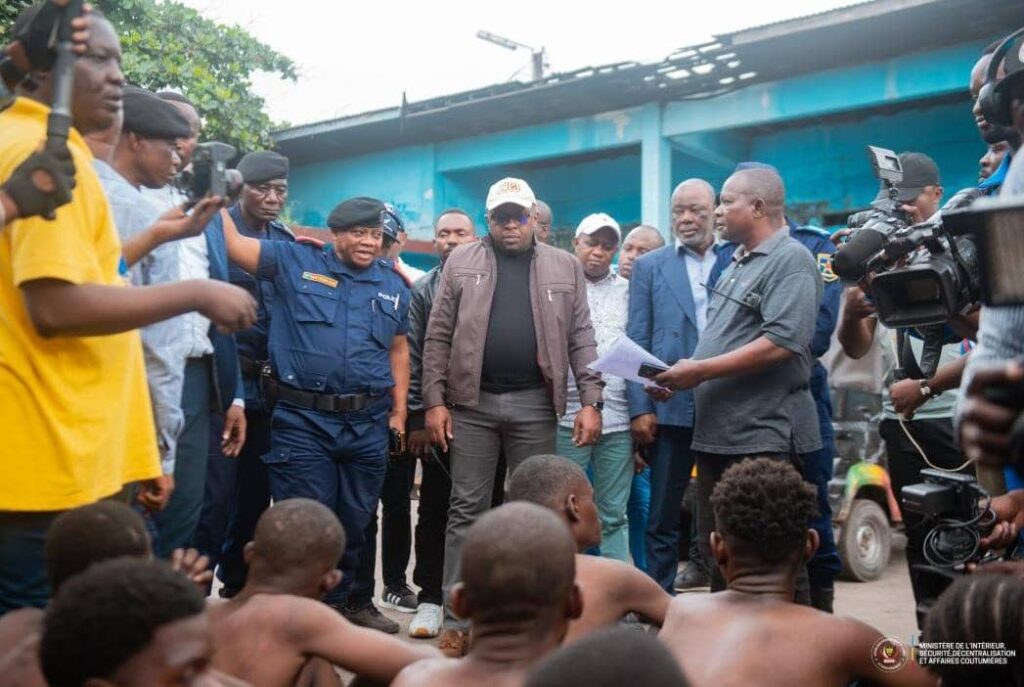 Kinshasa : La police annonce l’arrestation de près de 450 kulunas lors du réveillon 2025