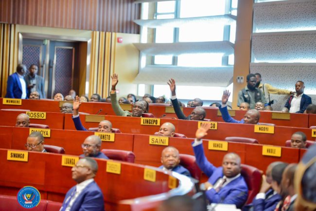 Sénat : Les sénateurs valident les mandats de 4 suppléants et prorogent l’état de siège au Nord-Kivu et en Ituri
