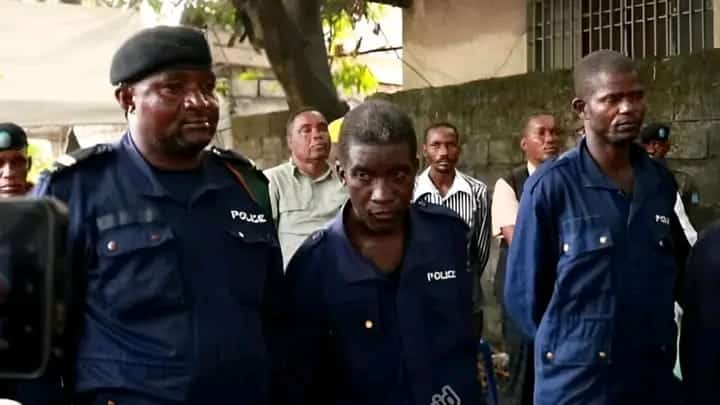 Kinshasa : Trois policiers auteurs de la chanson « Zua ye tshombo, tika ye akende » condamnés à 3 ans de prison