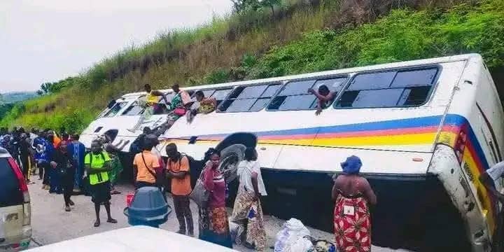 Kongo-central : Un bus Transco trébuche sur la RN1 à Mbanza-Ngungu
